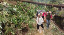 Bupati Sinjai Tinjau Lokasi Longsor di Jalan Poros Sinjai – Makassar | PUNGGAWA NEWS