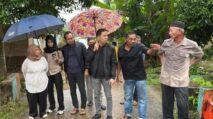 Camat Sinjai Selatan Dampingi Bupati Tinjau Dampak Banjir, Pastikan Warga Terdampak Diberi Perhatian 32 Camat Sinjai Selatan Dampingi Bupati Tinjau Dampak Banjir | PUNGGAWA NEWS