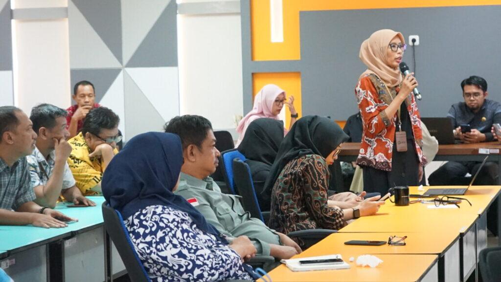 Pusjar SKMP dan Politeknik STIA LAN Makassar Gelar Aksi Sosial hingga Lingkungan di HUT LAN ke-68 2 DSC06219 | PUNGGAWA NEWS