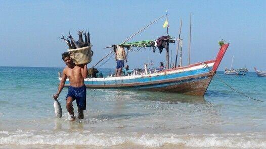 KKP Dorong Integrasi Tata Ruang Laut dan Darat untuk Wujudkan Pembangunan Berkelanjutan 2 Fisherman from Ngapali beach | PUNGGAWA NEWS