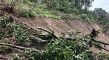 Longsor Parah Timbun Jalan Provinsi di Desa Botolempangan, Akses Sinjai–Makassar Lumpuh Total 38 WhatsApp Image 2025 07 05 at 14.40.34 e1751697909271 | PUNGGAWA NEWS