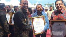 Gubernur Sulsel Berikan Apresiasi kepada Kadis Koperasi, UKM, dan Tenaga Kerja Kabupaten Sinjai 10 PUNGGAWA NEWS IMAGE 2 3 | PUNGGAWA NEWS