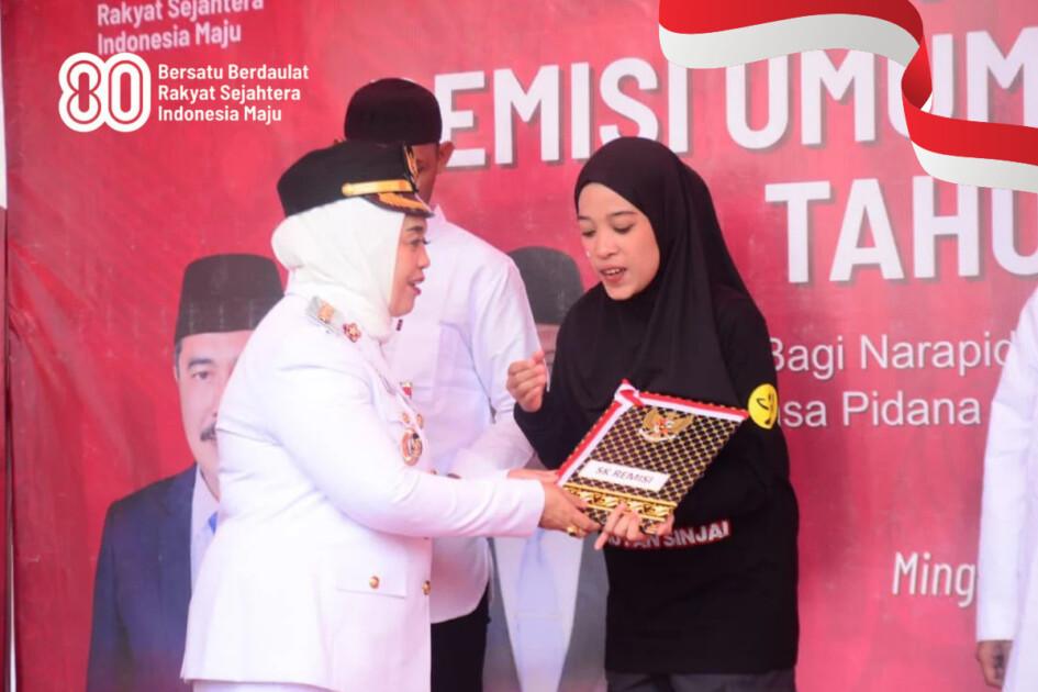 Bupati Sinjai Serahkan Remisi HUT RI ke-80 untuk 228 Warga Binaan Rutan Sinjai 1 PUNGGAWA NEWS IMAGE | PUNGGAWA NEWS