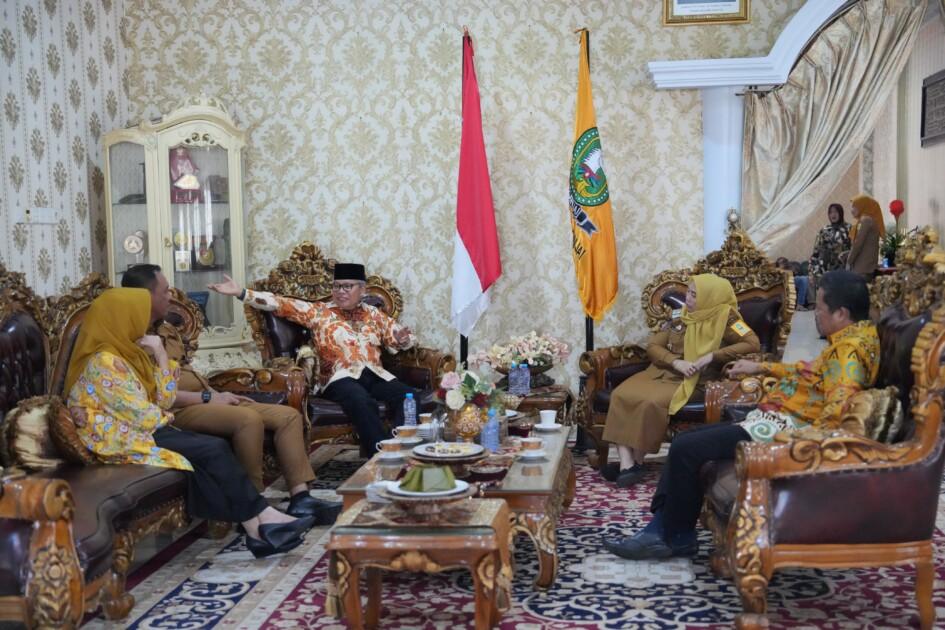 Anggota DPR RI Taufan Pawe Kunjungan Kerja di Sinjai, Bupati Sinjai Titipkan "Obat Pusing" 2 WhatsApp Image 2025 08 04 at 20.08.54 1 | PUNGGAWA NEWS