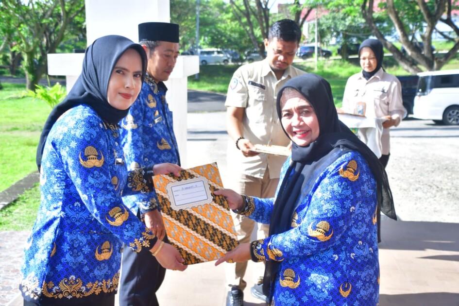 Bupati Sinjai Pimpin Upacara HKN dan Harhubnas, Serahkan SK Perpanjangan Kontrak bagi 328 PPPK 3 1000647594 | PUNGGAWA NEWS