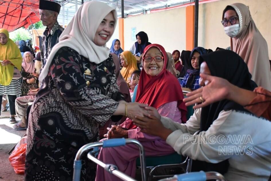 Bupati Sinjai Serahkan Bantuan Sosial Kemensos kepada 90 Kelompok Penerima Manfaat 1 PUNGGAWA NEWS IMAGE | PUNGGAWA NEWS