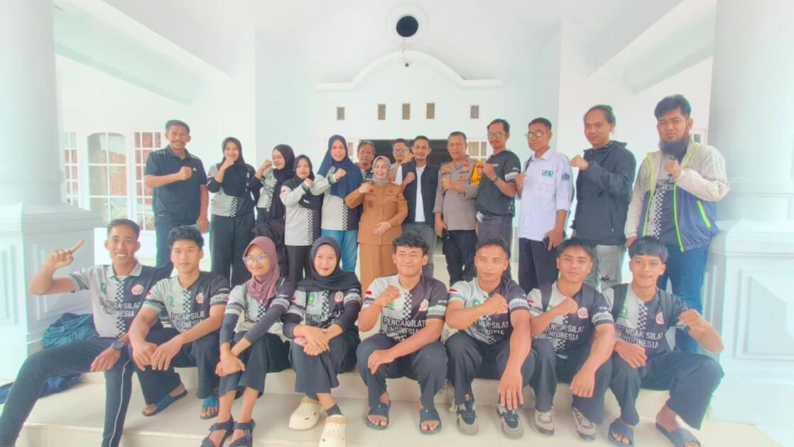 Bupati Ratnawati Lepas Kontingen Pencak Silat Sinjai Menuju Pra Porprov Sulsel XVIII 1 WhatsApp Image 2025 10 27 at 17.25.14 | PUNGGAWA NEWS
