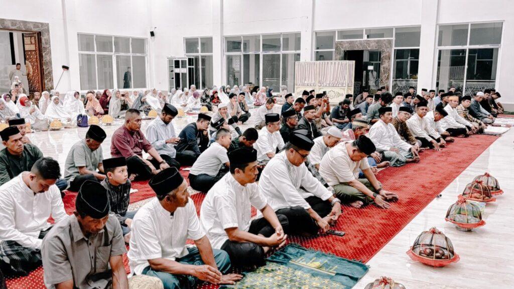 Hangatnya Safari Ramadhan di Sinjai Barat, Bupati Ratnawati Salurkan Bantuan Pengembangan Masjid 3 1001560469 | PUNGGAWA NEWS