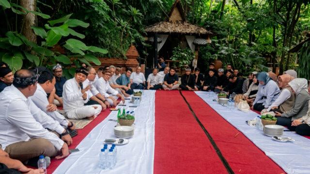 Gubernur Jabar Dedi Mulyadi Gelar Rapat Lesehan, Pacu OPD Percepat Pembangunan Infrastruktur Berkualitas 2 KDM RAPAT LESEHAN | PUNGGAWA NEWS