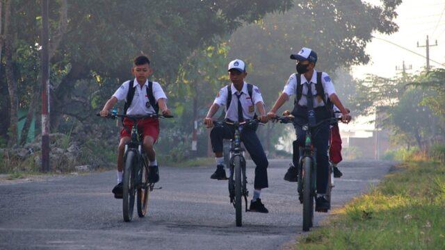 PELAJAR NAIK SEPEDA | PUNGGAWA NEWS