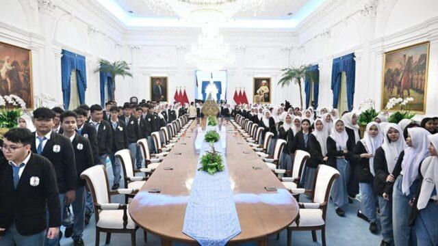 Presiden Prabowo Buka Pintu Istana untuk Pelajar, Tanamkan Jiwa Kebangsaan dari Pusat Kekuasaan 1 Prabowo Buka Pintu Istana untuk Pelajar Tanamkan Jiwa Kebangsaan dari Pusat Kekuasaan | PUNGGAWA NEWS