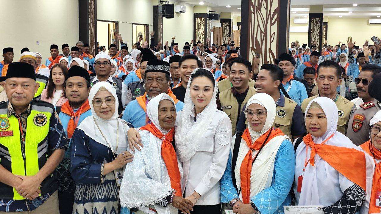 SHERLY TJOANDA BERSAMA JAMAAH HAJI MALUT | PUNGGAWA NEWS
